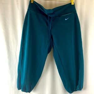 Nike teal Dry-Fit athletic capris sweat pants size small